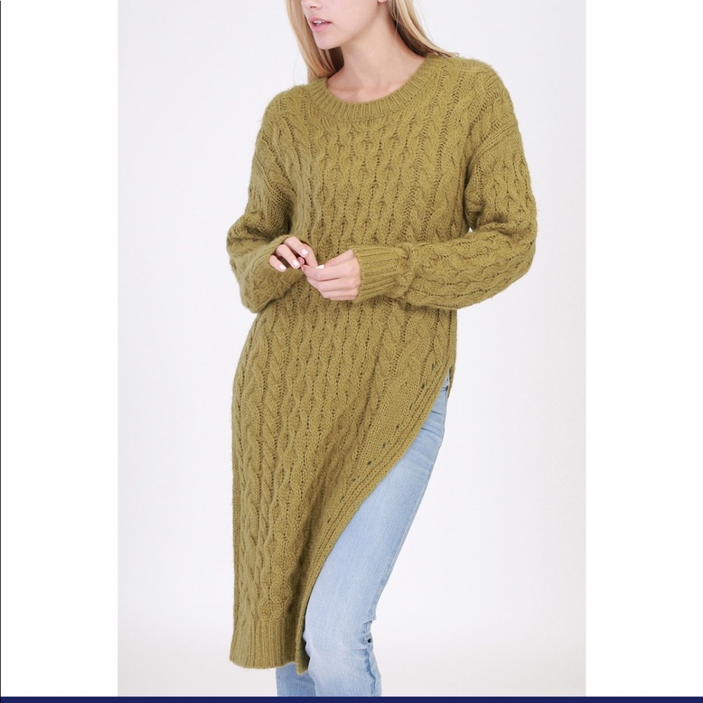 Cable knit tunic sweater NO OFFERS PRICED TO SELL